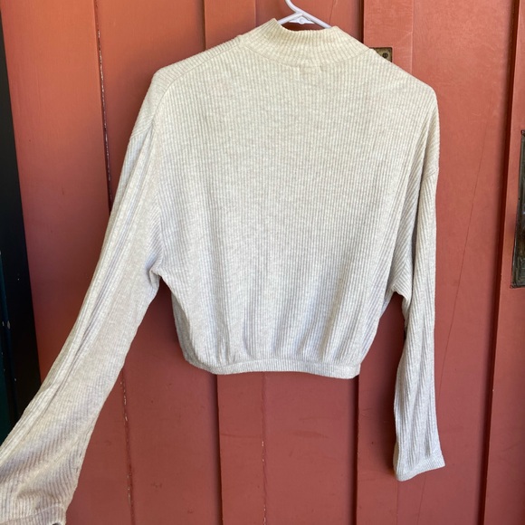 Mock neck sweater - Picture 2 of 3